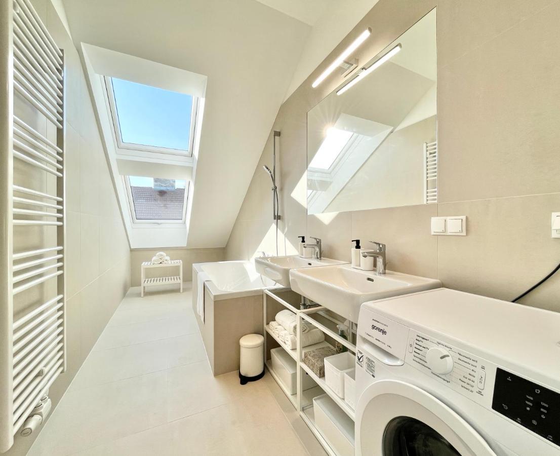 Orestaliving - Penthouse In 1020 Wina Bagian luar foto