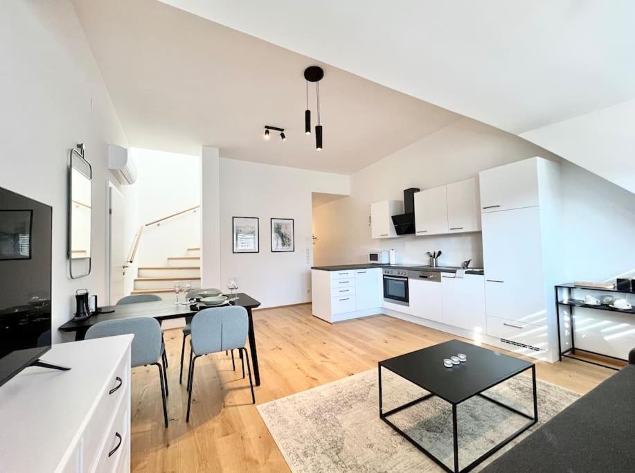 Orestaliving - Penthouse In 1020 Wina Bagian luar foto