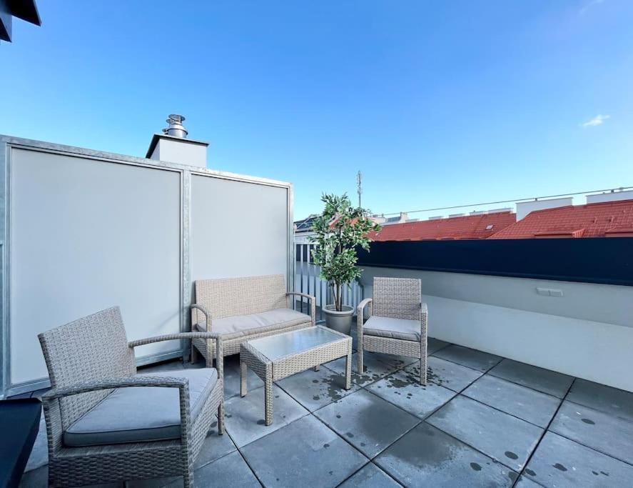 Orestaliving - Penthouse In 1020 Wina Bagian luar foto