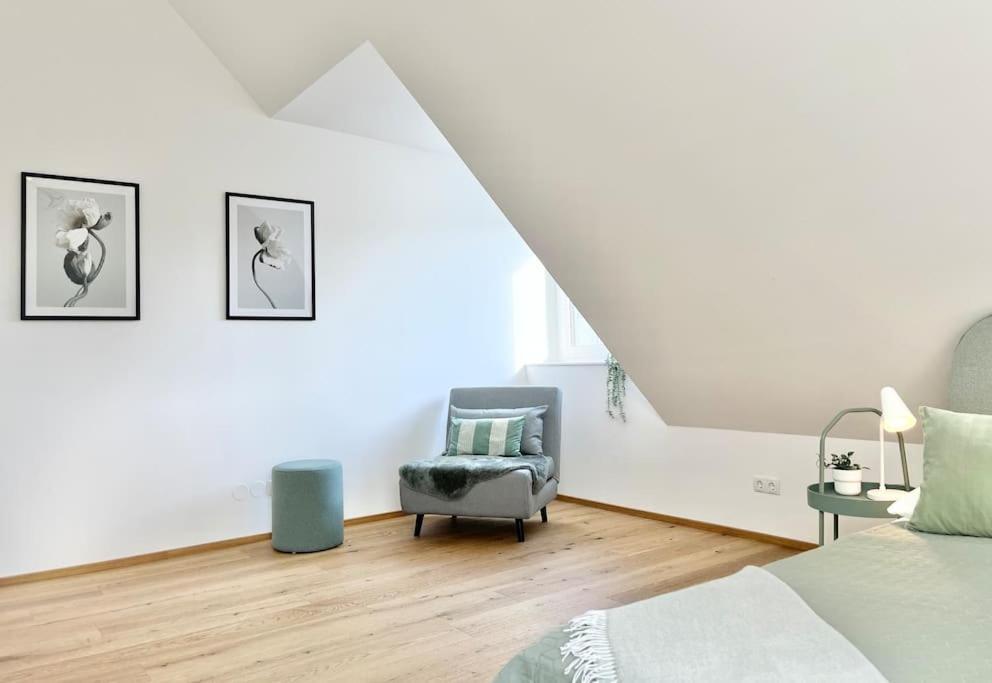 Orestaliving - Penthouse In 1020 Wina Bagian luar foto