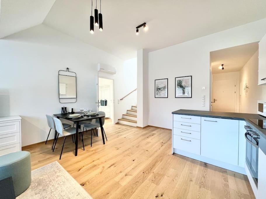Orestaliving - Penthouse In 1020 Wina Bagian luar foto
