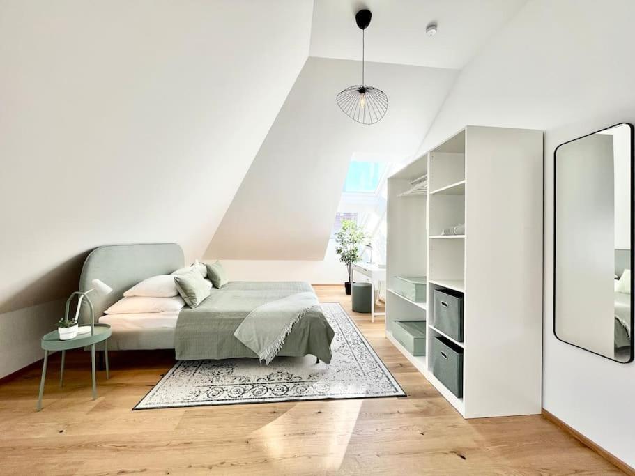Orestaliving - Penthouse In 1020 Wina Bagian luar foto